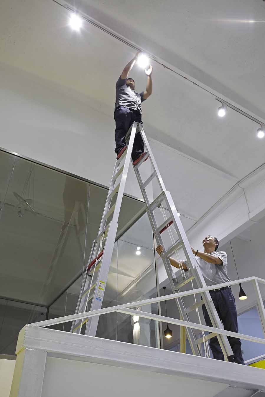 高空作业人字梯