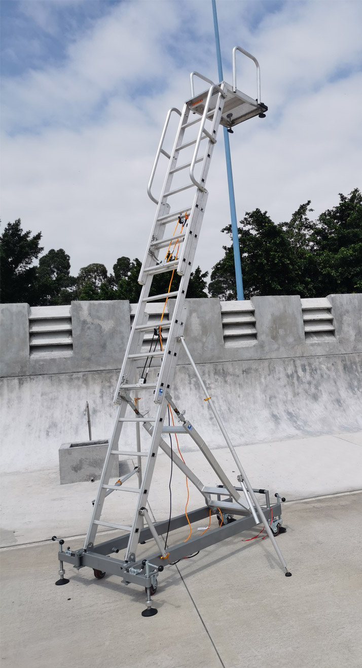 飞机发动机维修梯